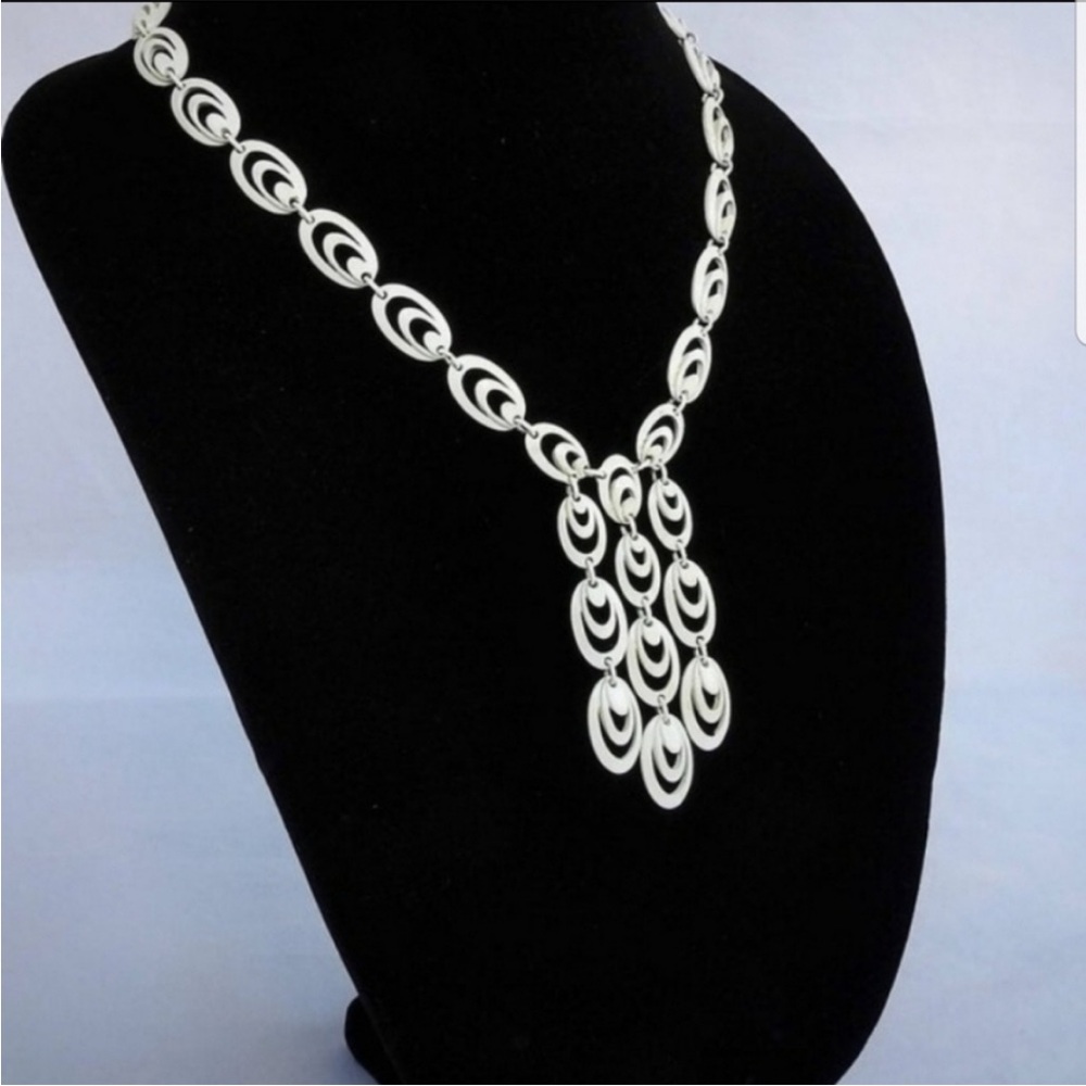 Classic Summer White Trifari Vintage Enamel Swirl Necklace